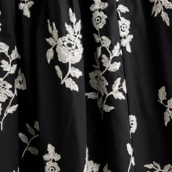 Abercrombie Emerson Tie Strap Dress with Floral Embroidery Size Small - Picture 2 of 4